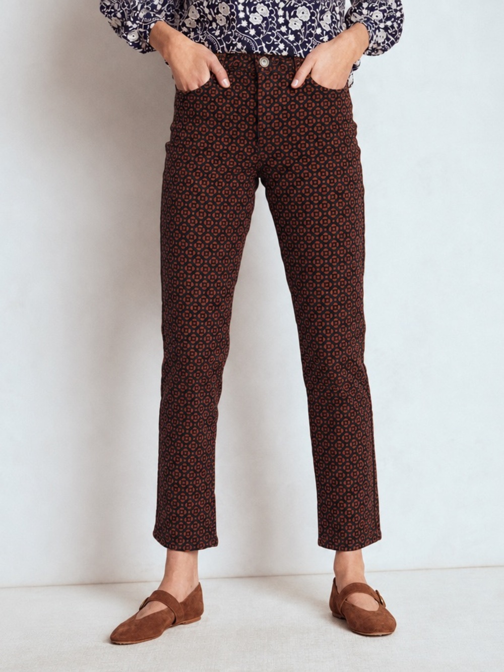 Boden Corduroy Slim Crop Patterned Pants in Brown and Black - Size Women’s 8